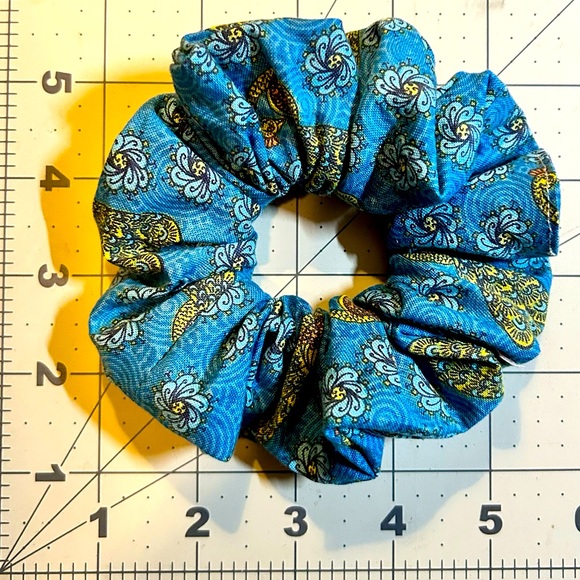 Handmade Peacock Scrunchie - Picture 3 of 4